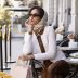 medium-shot-woman-wearing-sunglasses (2)